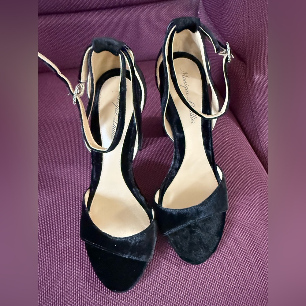 Monique Lhuillier Black Velvet Ankle-Strap Heels EU35